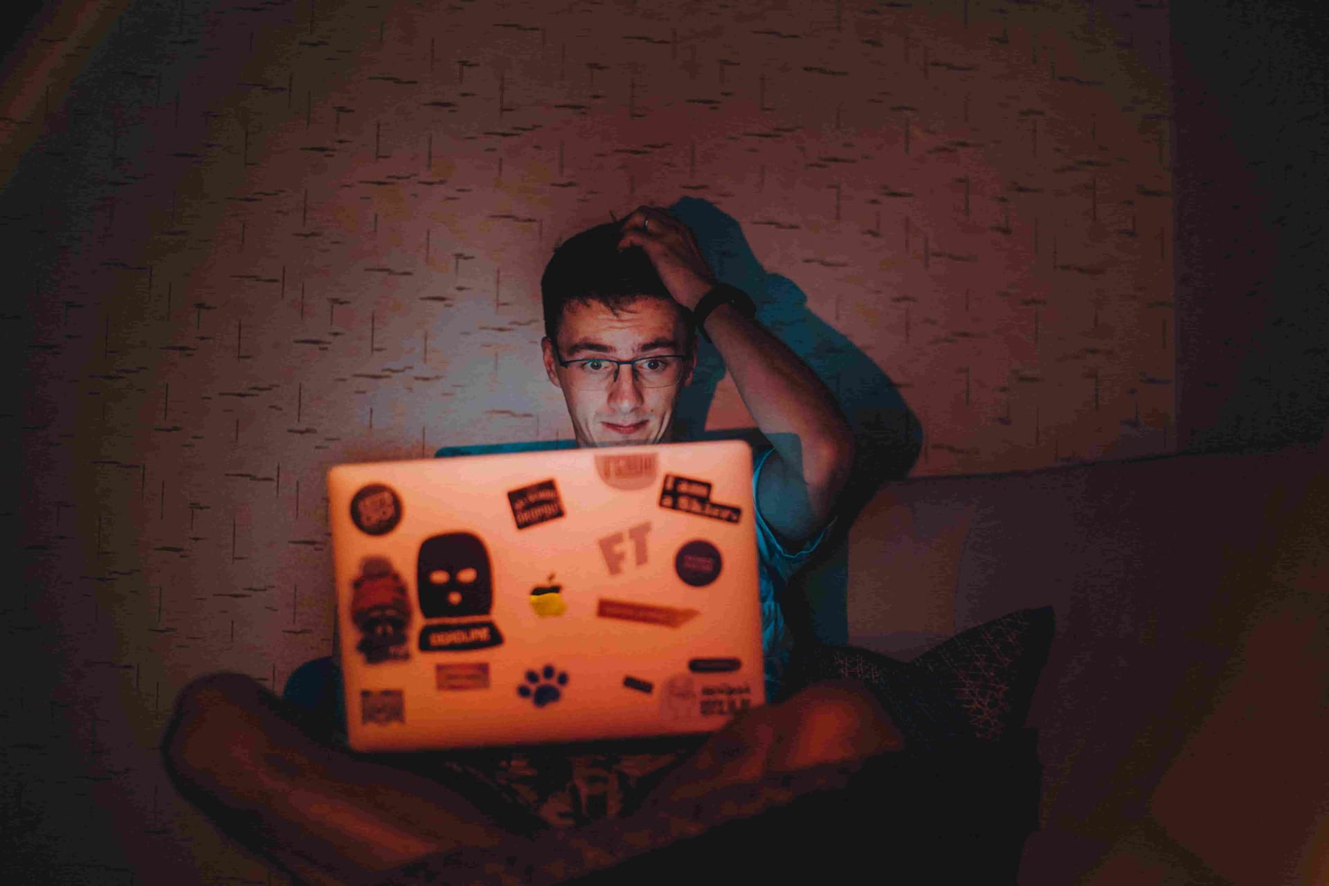 Why is the internet lagging? Illustration of a frustrating connection problem.