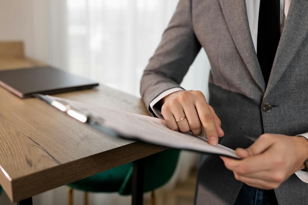 Executive assistant organising a schedule
